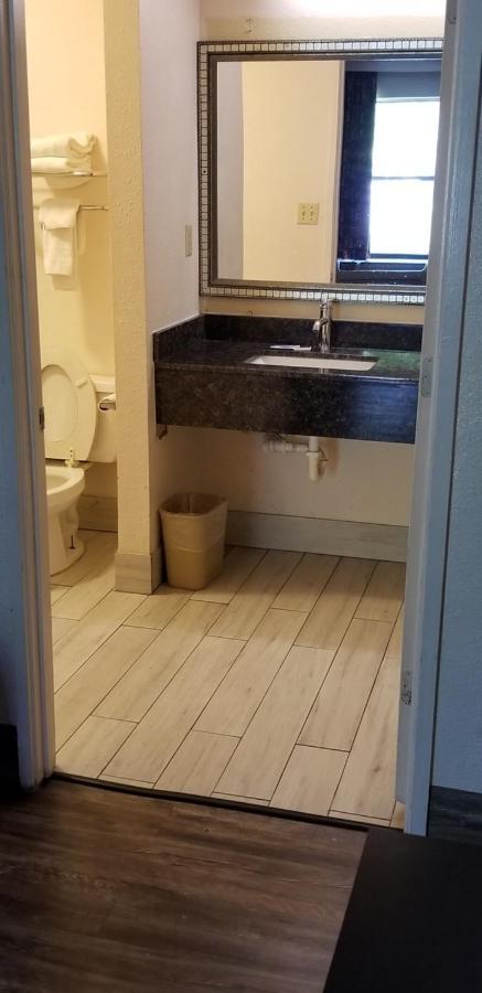Best Inn Formerly Known As M Star Hotel Chickasaw المظهر الخارجي الصورة